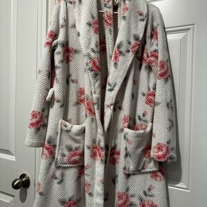 Jessica Simpson Pink and White Floral Robe Intimates